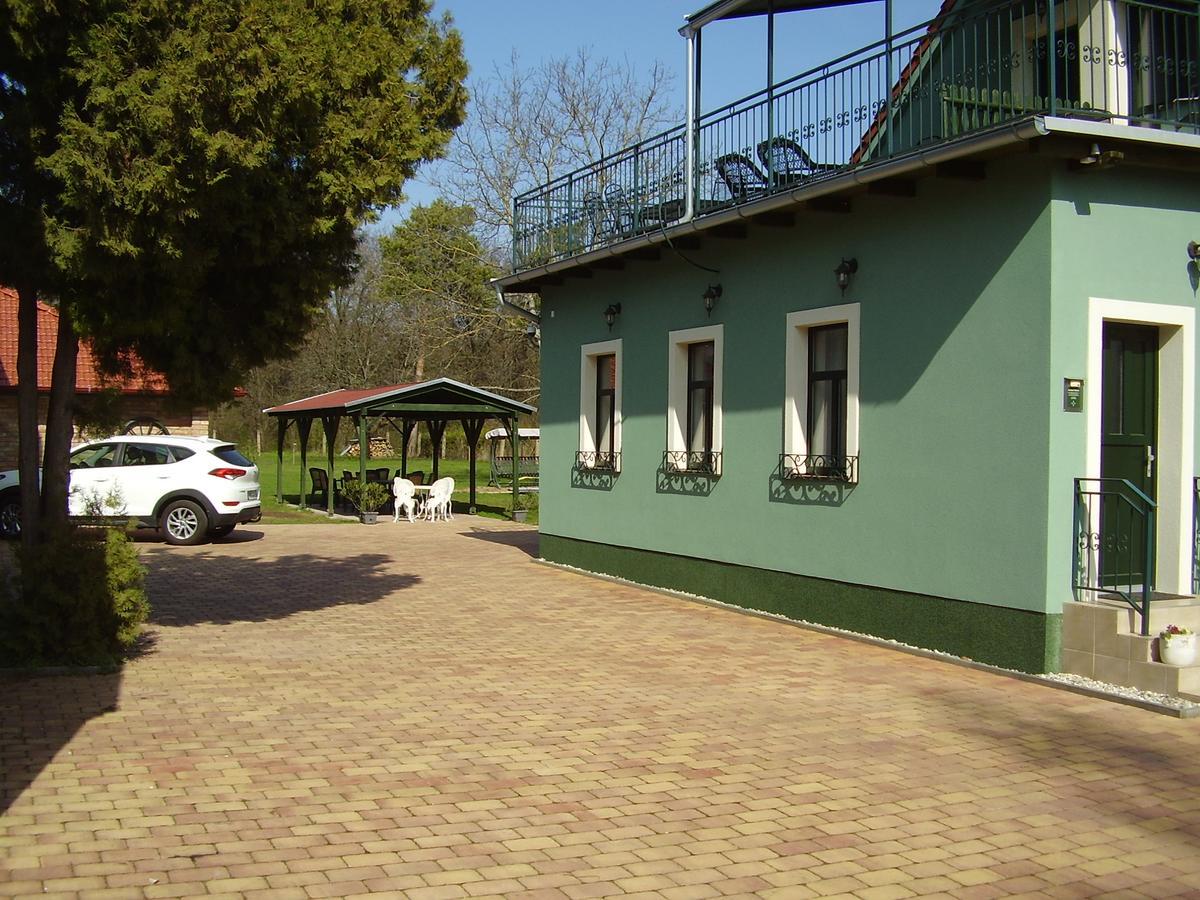 Penzion Vecerka Lednice Exterior foto